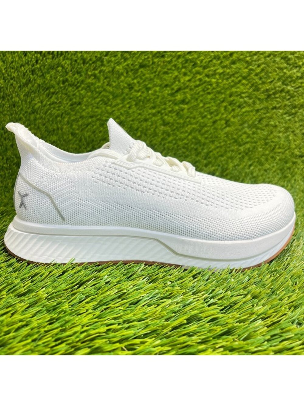 Flux Adapt Runner White Gum Womens Size 8 Running Athletic Walking Knit Shoes